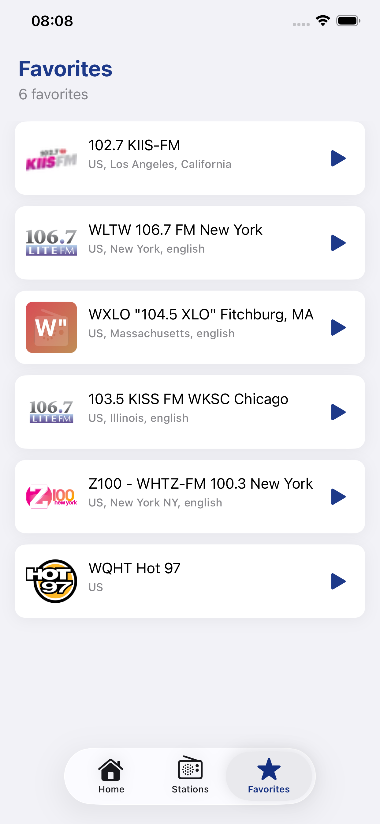 Adicionando estações de rádio favoritas para acesso rápido.